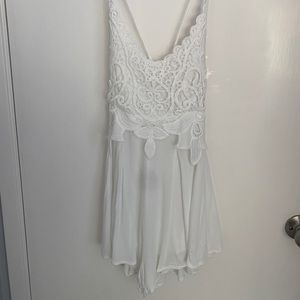 Lulu’s floral white romper with adjustable straps